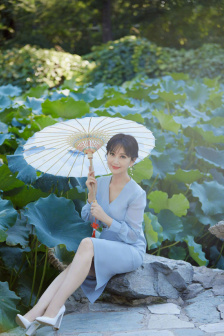 粗长巨龙挤进美妇